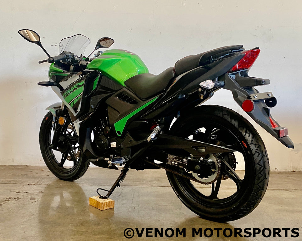 Kawasaki ninja 200cc EFI bike. Lifan Clone ninja